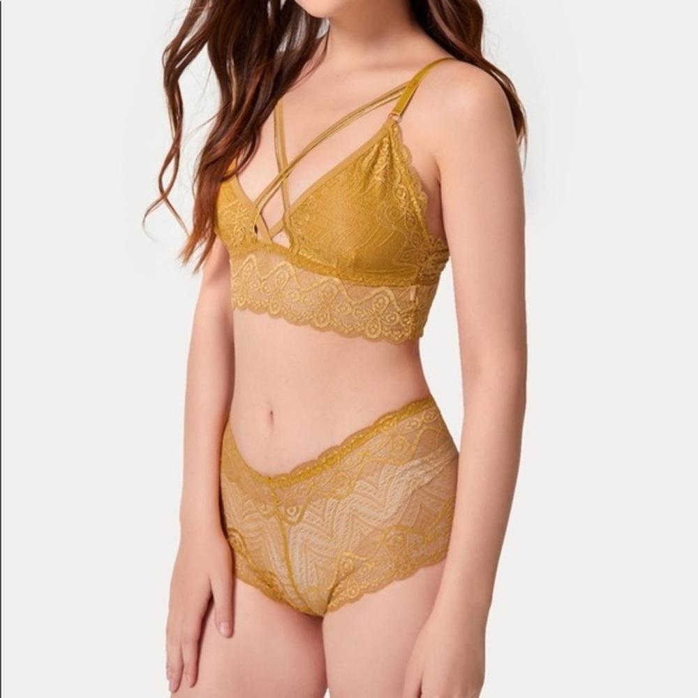 New Sexy Yellow Lace Lingerie Set​ - Picture 4 of 6